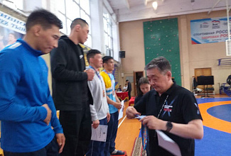 Арбак Сат поднялся на высшую ступень пьедестала Всероссийских соревнований по вольной борьбе в Кызыле