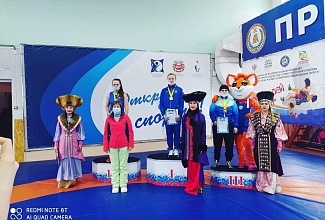 6 медалей первенства Сибири по вольной борьбе завоевали наши девушки в Абакане